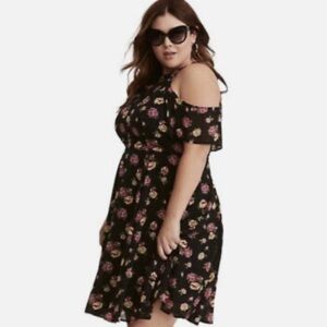 Torrid Women’s Mini Cold Shoulder Dress Black w/Pink Floral Pattern in Size 14